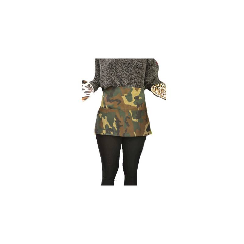 Pub apron with three green camouflage pockets