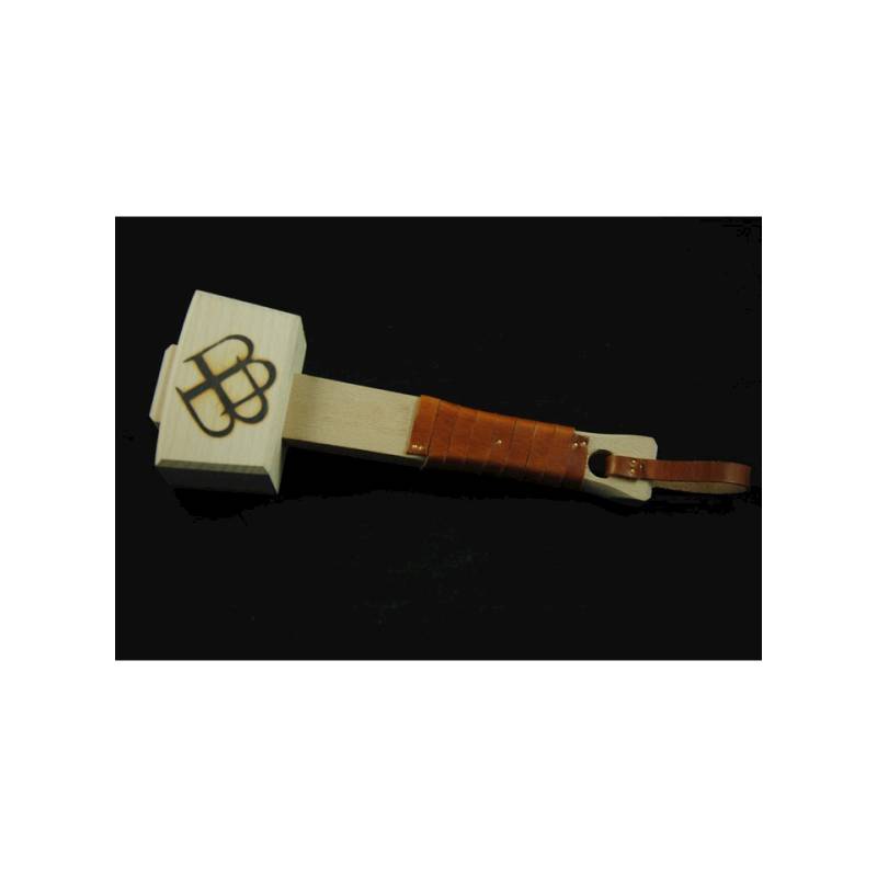 Handgefertigter Eishammer aus Holz