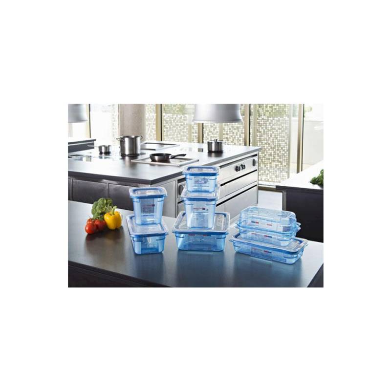 Light blue plastic 1/6 container with lid height 10 cm