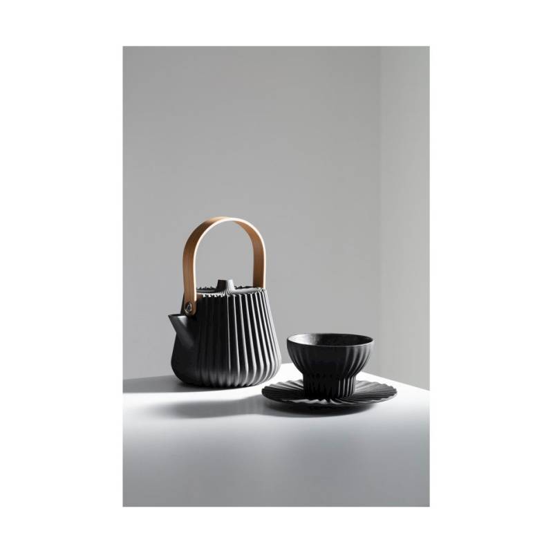 Pekoë Revol black porcelain teapot with filter cl 55