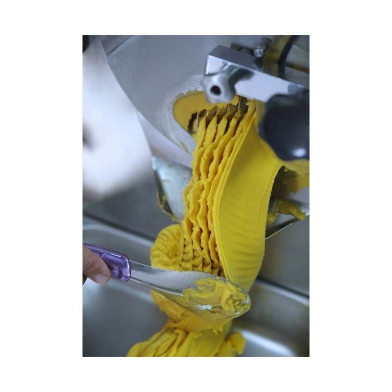 Spatola gelato in acciaio inox con manico in tritan giallo cm 26