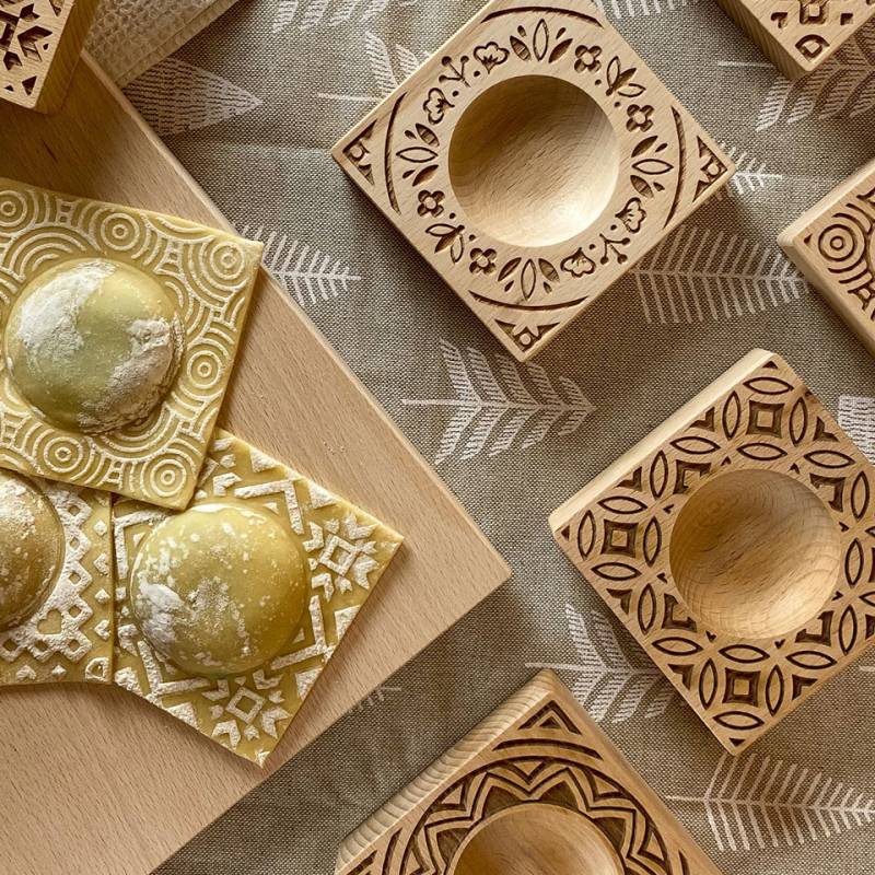 Stampo ravioli e tortelli quadro in faggio decoro circles cm 10x10