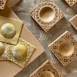 Beechwood square ravioli and tortelli mold mandala decoration 10x10 cm