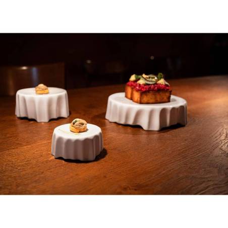 White porcelain pleated round podium riser cm 16
