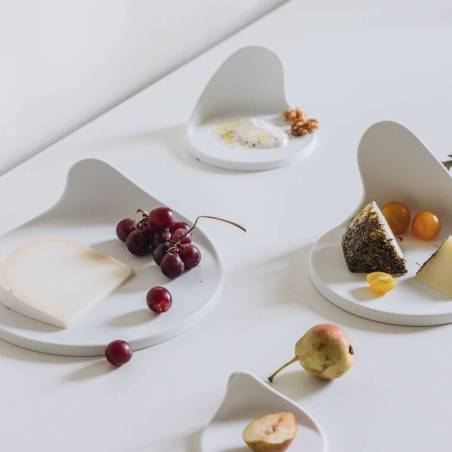 Piattino appetizer tondo Gochi Girl in porcellana bianca matt cm 12,5x7x7