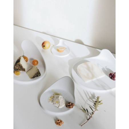 Piattino appetizer tondo Gochi Girl in porcellana bianca matt cm 12,5x7x7