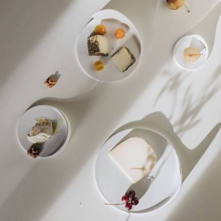 Plato de aperitivo redondo Gochi Dad de porcelana blanca mate 15,8x10,5 cm
