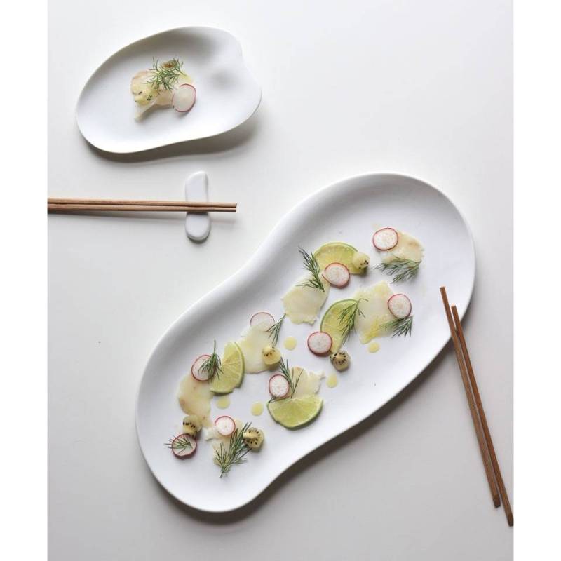 Organic Jelly oval plate in matt white porcelain 37.5x19x2 cm