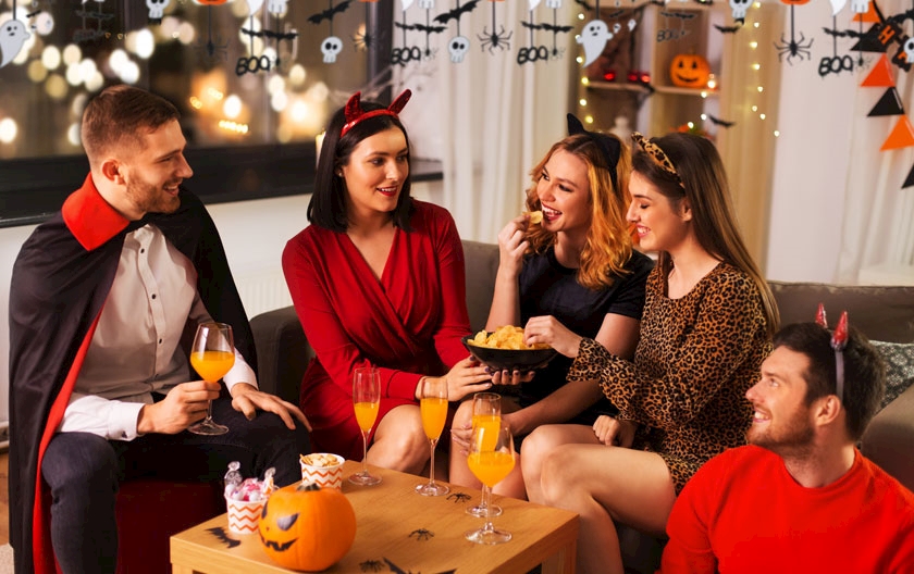 Halloween with friends? Here are the best ideas for you!