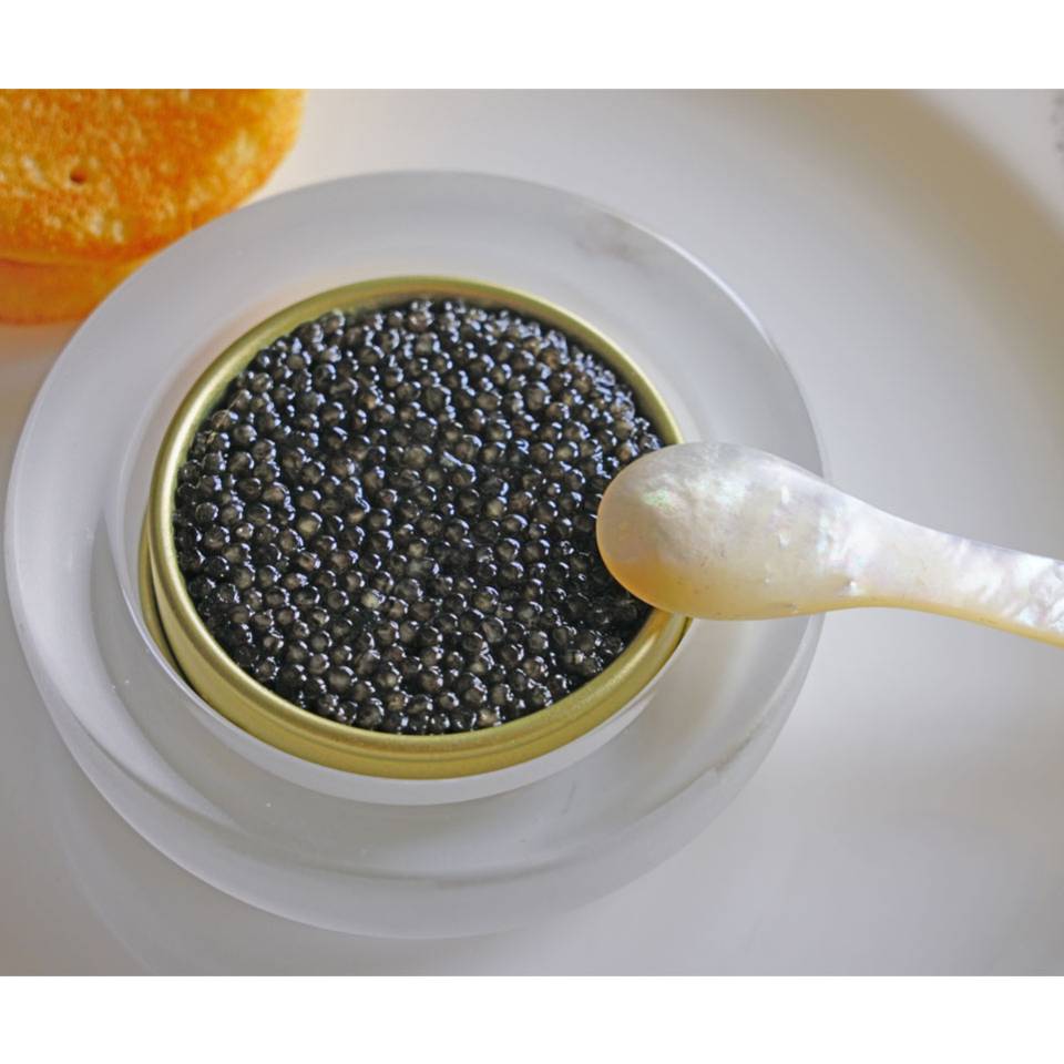 Cucchiai e non solo, i migliori prodotti in madreperla per servire il caviale