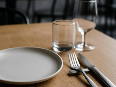 Tovaglia sì o no? Scopri che stile di mise en place rappresenta il tuo locale
